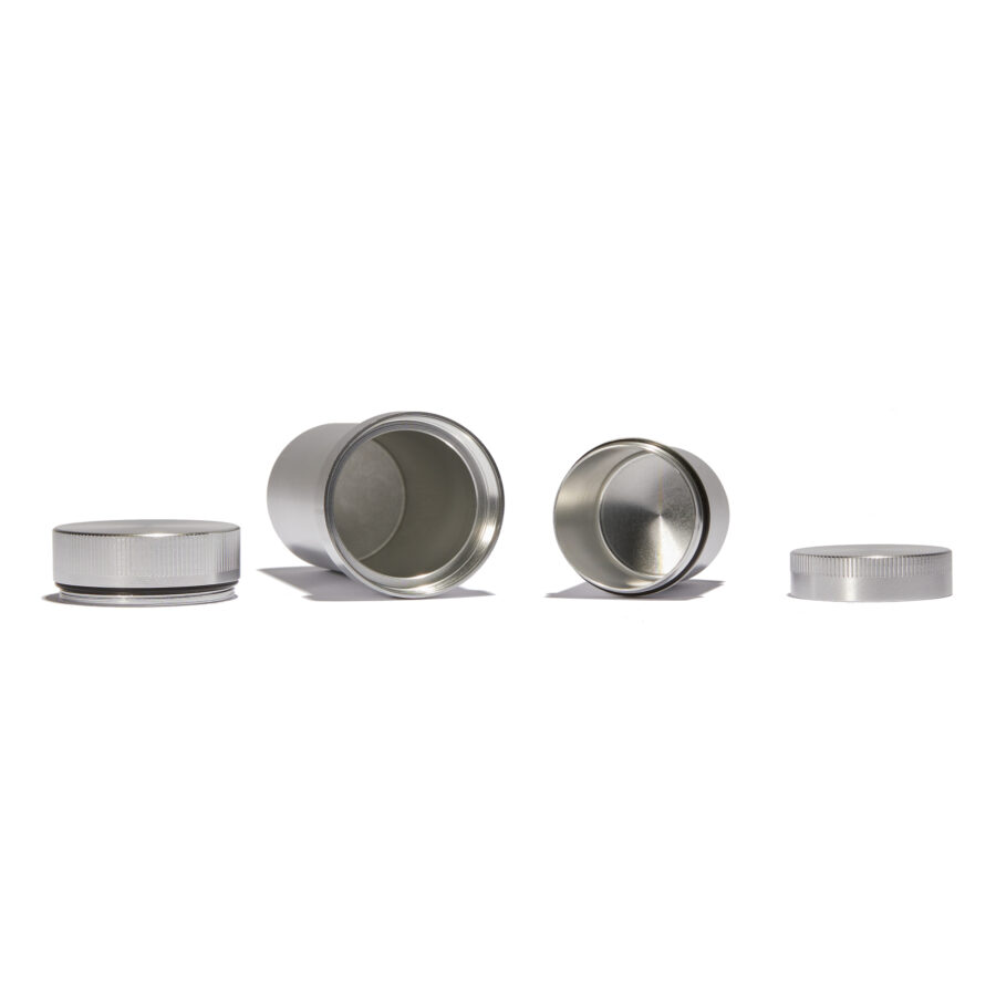 Stash & Grind Set in Silber - Metall Grinder mit zwei geruchsdichten Dosen