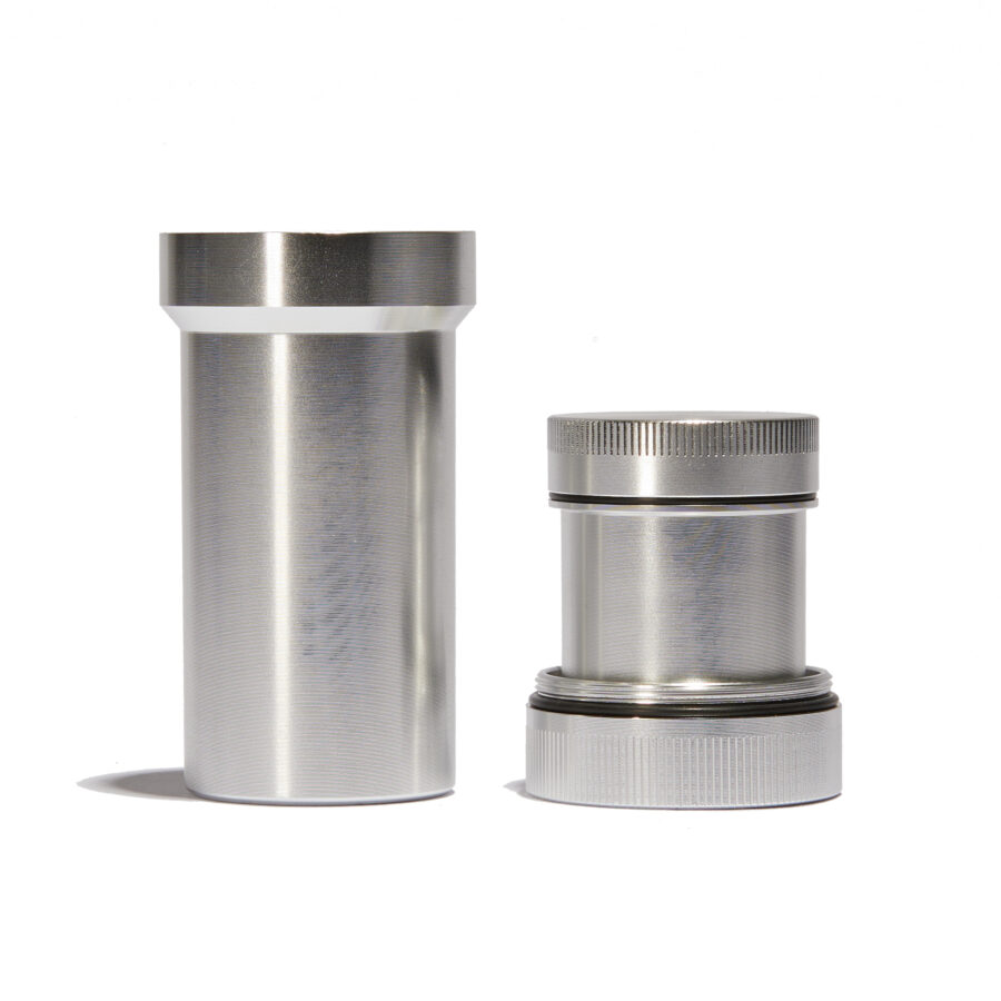 Stash & Grind Set in Silber - Metall Grinder mit zwei geruchsdichten Dosen