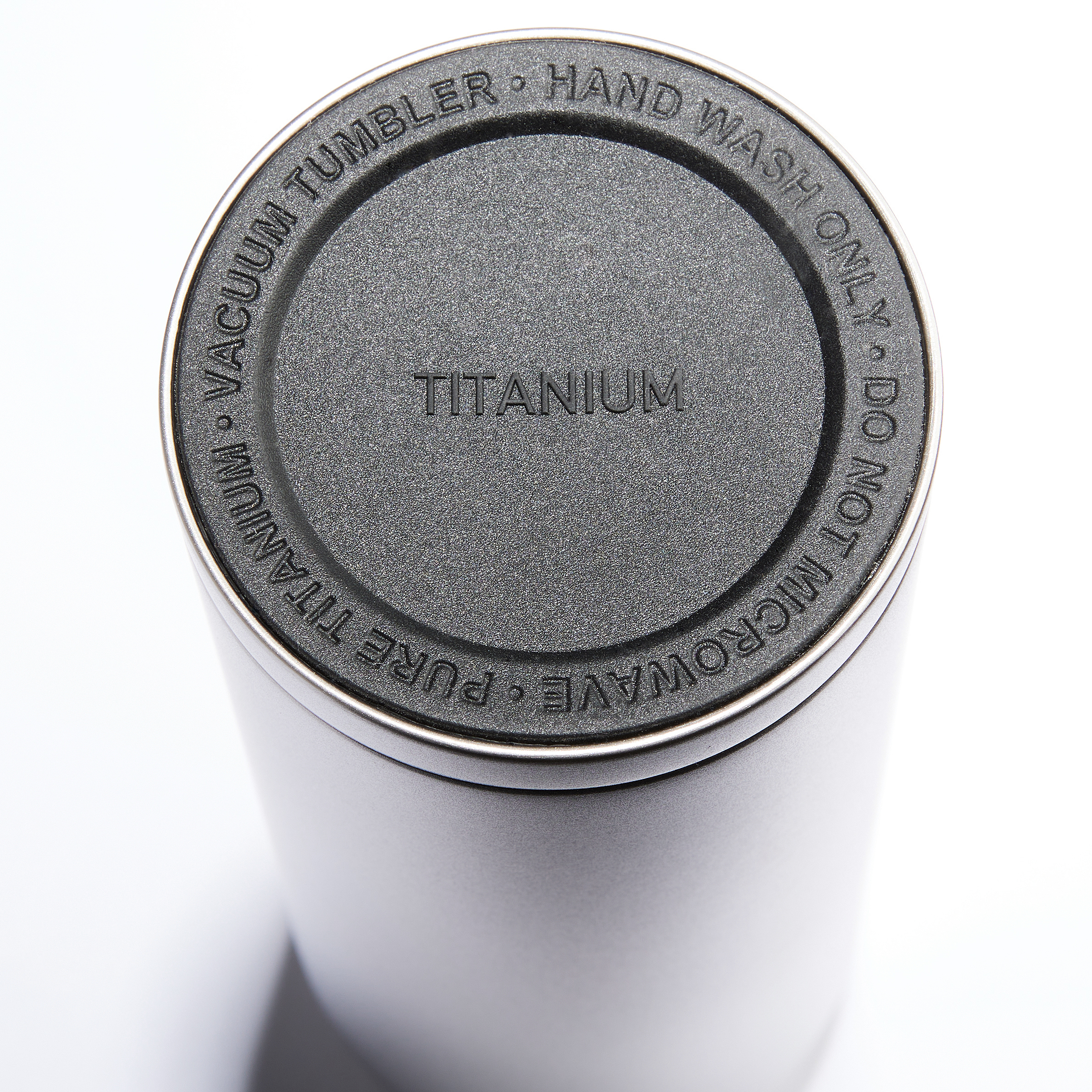 Edle Titan Thermosflasche aus Titan vakuumisoliert mit gummiertem Boden Edle Titan Thermosflasche aus Titan vakuumisoliert mit gummiertem Boden