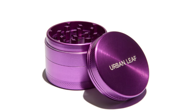 Premium mini grinder alu mit sieb front silber lila frauen freundin