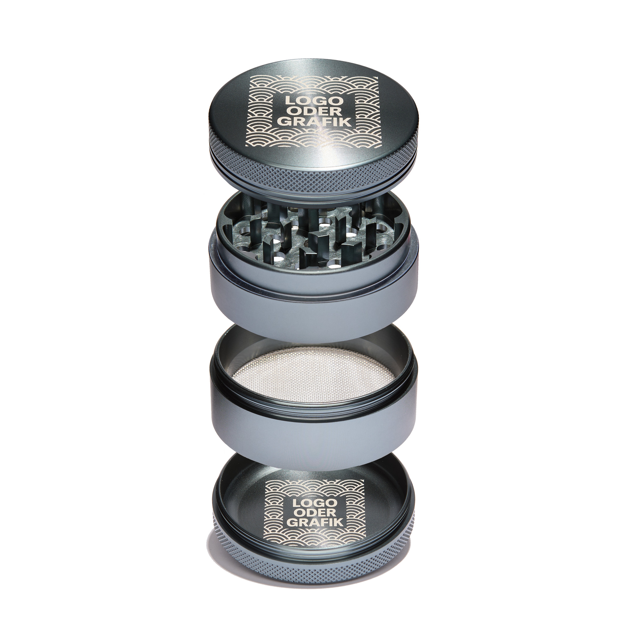 URBAN LEAF Fine Grinder Solo mit eigener Lasergravur — vier Ebenen URBAN LEAF Fine Grinder Solo mit individueller Lasergravur, in vier Ebenen zerlegt übereinander, Pollensieb sichtbar