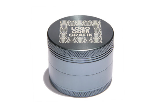 URBAN LEAF Fine Grinder Solo mit eigener Lasergravur URBAN LEAF Fine Grinder Solo mit individueller Lasergravur — Logo oder Grafik auf dem Deckel, Beispielmotiv