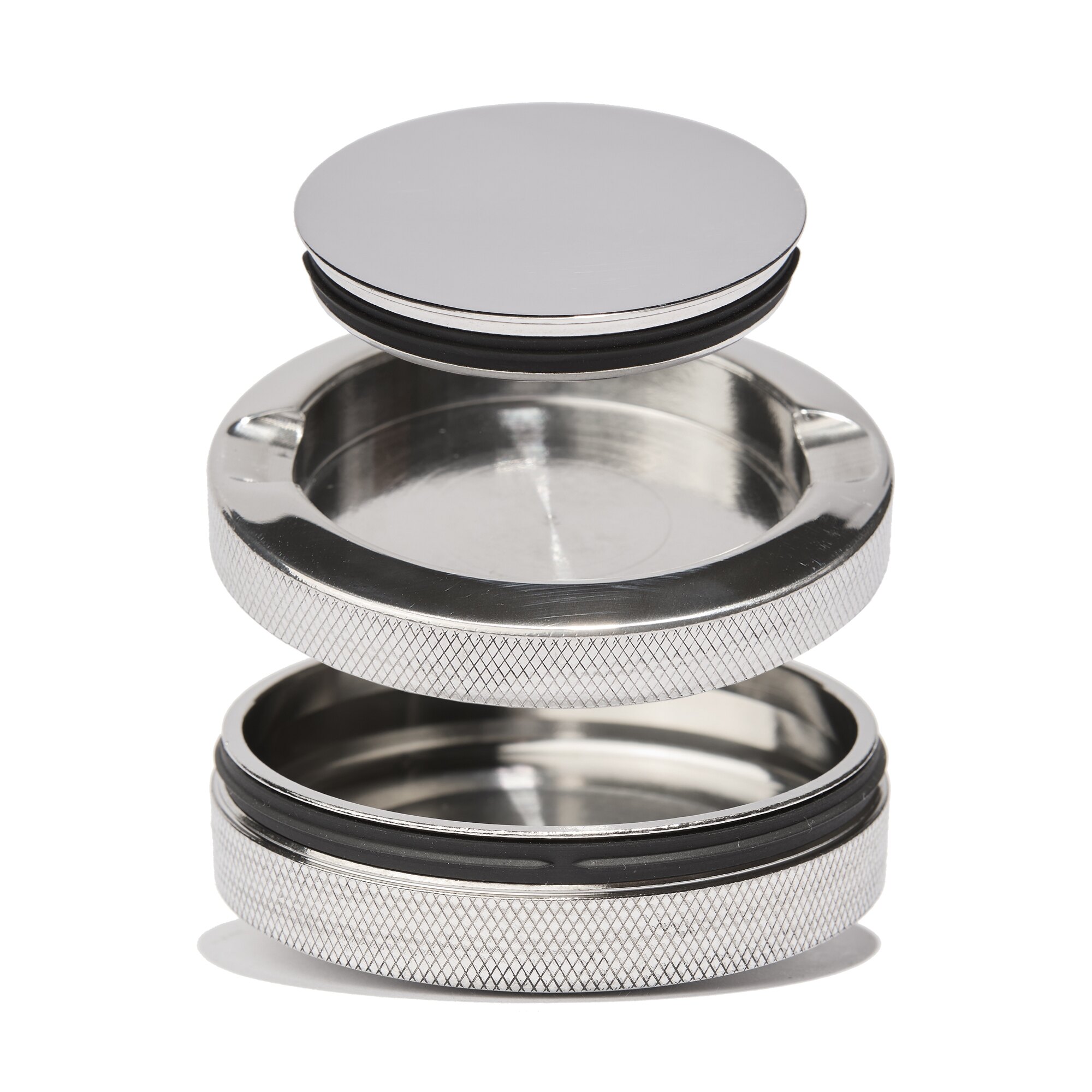 EDC Dose aus Edelstahl geöffnet, zwei Fächer EDC Dose aus Edelstahl geöffnet: polierte Deckelkappe, Deckelfach für Filter und Tips, Hauptkammer für Blüten, beide mit O-Ring-Dichtung