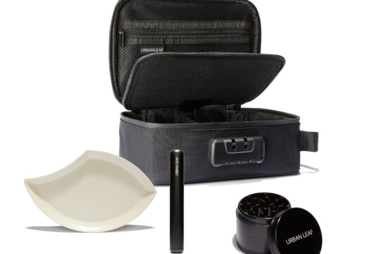 URBAN LEAF Geschenkset Enthusiast — geruchsdichte Tasche, Joint Hülle, Rolling Tray und FineGrinder Solo URBAN LEAF Geschenkset Enthusiast mit geruchsdichter Tasche, Joint Hülle, Rolling Tray und FineGrinder Solo in Schwarz